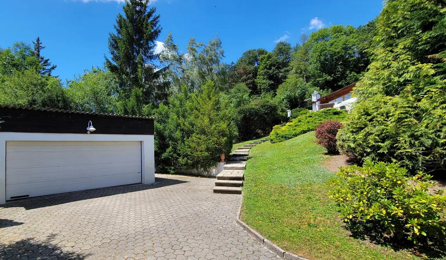 17. Garage