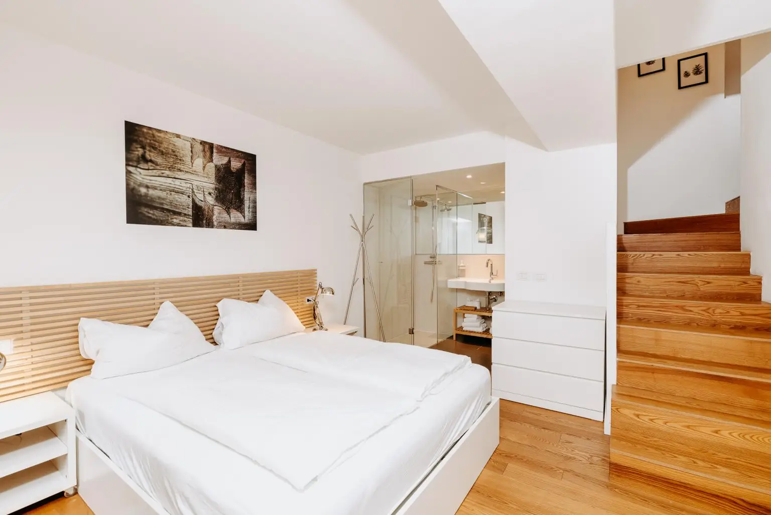 Schlafzimmer mit Dusche - WC - Bidet