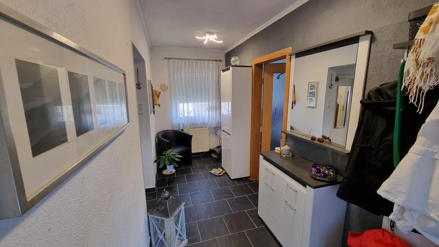 Einfamilienhaus mit Pool und großem Garten in verkehrsgünstiger Lage