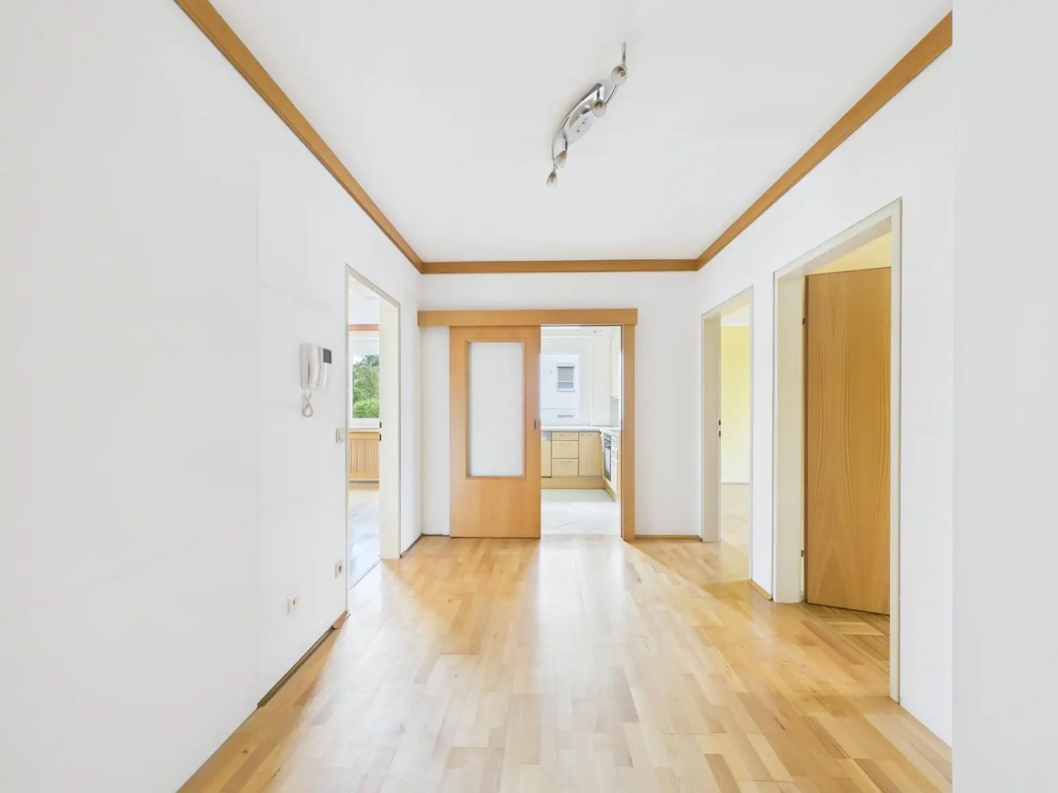 LINZ / FROSCHBERG: WANN WENN NICHT JETZT - Perfekt aufgeteilte Eigentumswohnung mit 4 Zimmer - Wohnfläche ca. 92 m2 + Loggia (Einzelgarage möglich)