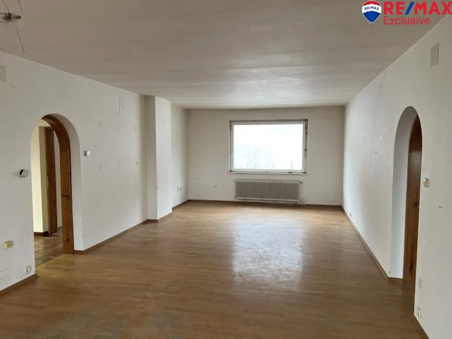 Der Hohen Wand und dem Schneeberg so nah! Sanierungsbedürftiges Einfamilienhaus mit Garten und Garage!