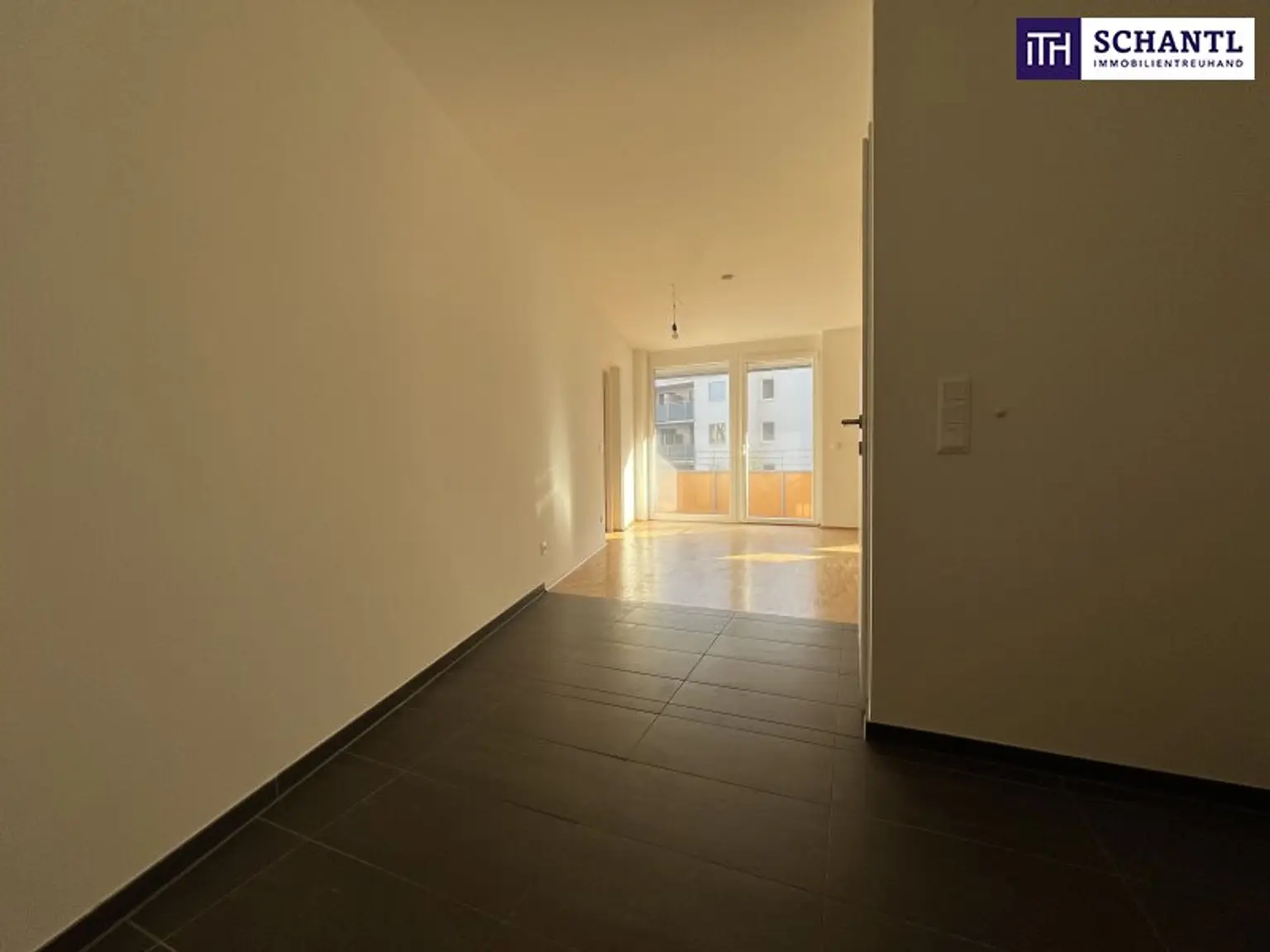 Schnuggelige Single-Wohnung mit Balkon und schöner Aussicht direkt zum Schlossberg - 8020 Graz