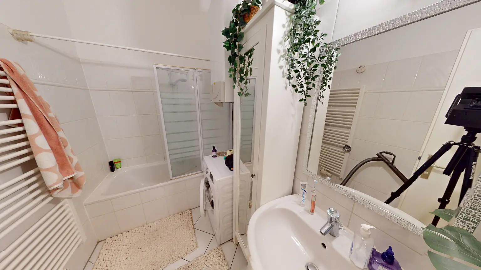 Ruhig gelegene Wohnung im repräsentativen Jahrhundertwendehaus