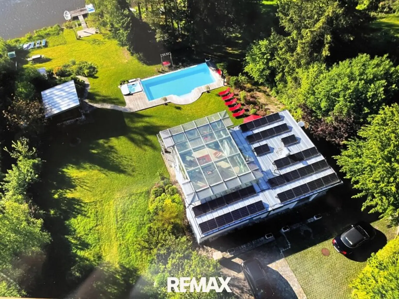Villa, Pool, Garten und Seezugang