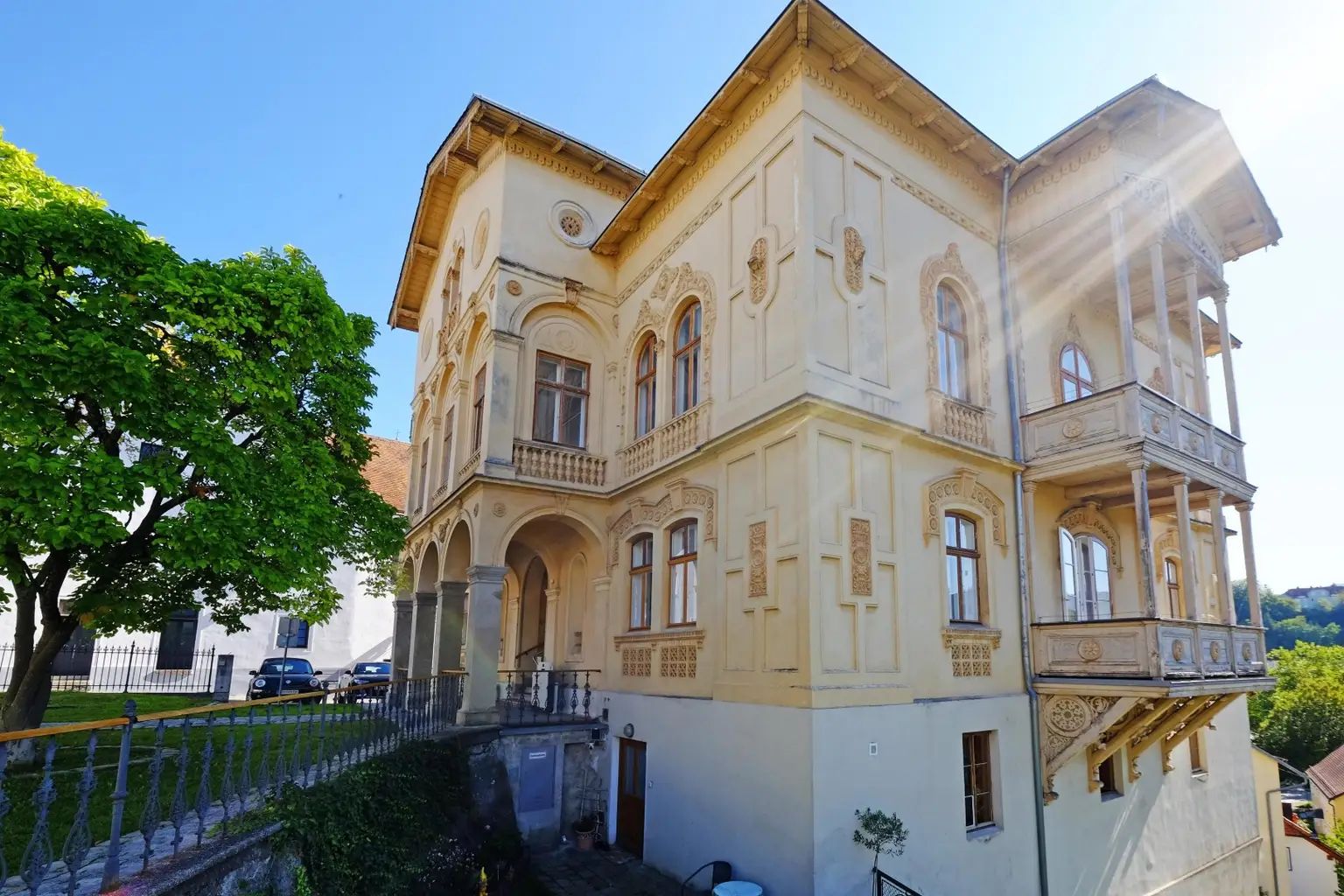 Historische Villa ALMEROTH im Stadtzentrum- Wohnen auf 250 m2 im OG plus 4 Untermieter