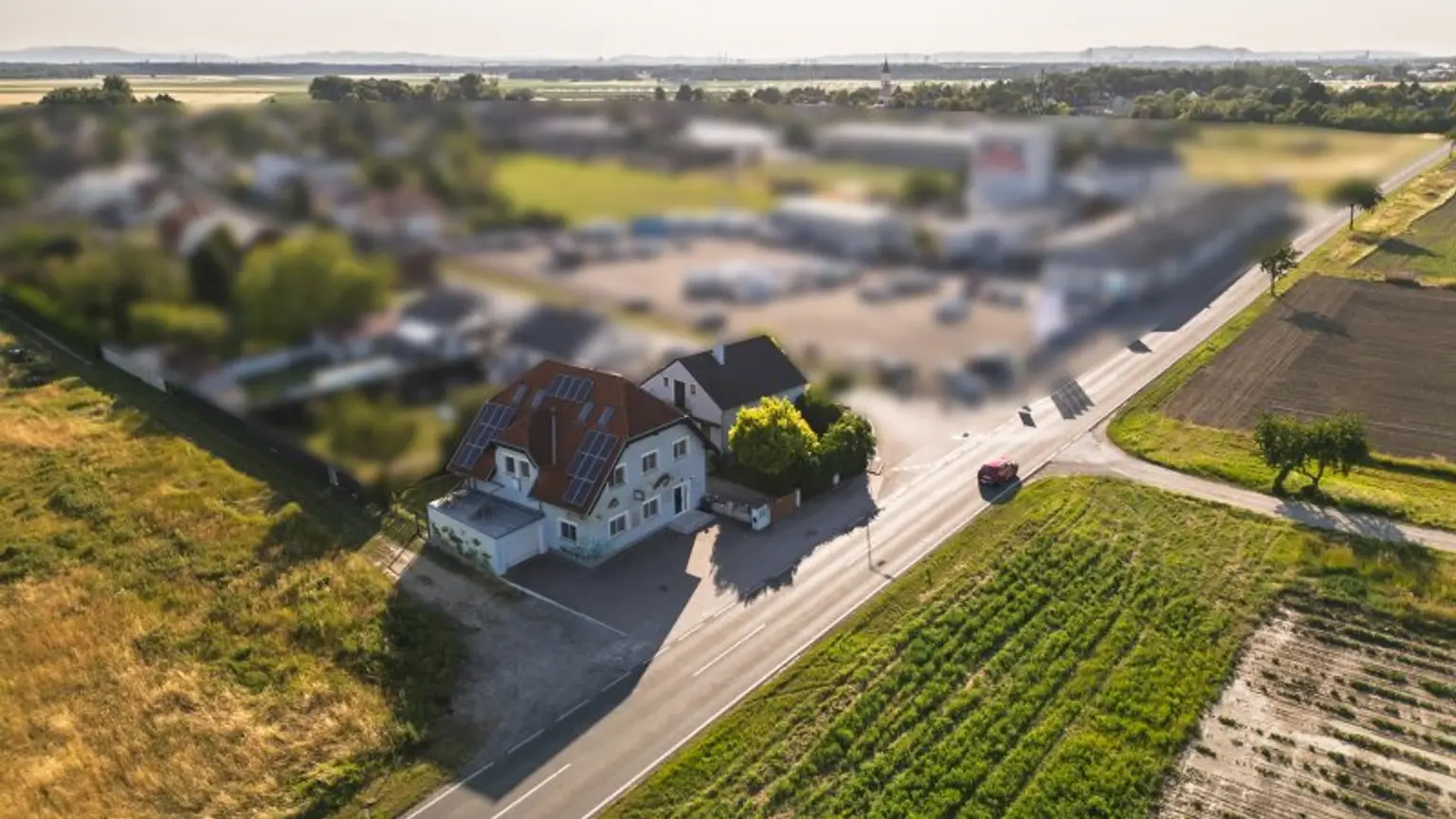 Kapitalanlage mit Potential – 2 Häuser auf Eckgrundstück mit rund 938 m² Grundstücksfläche!