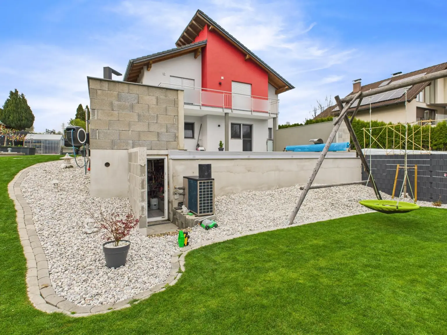 NÄHE WELS: Hochwertig modernisiertes Einfamilienhaus mit Traumgarten, Luxus - Poolanlage & smarter Haustechnik