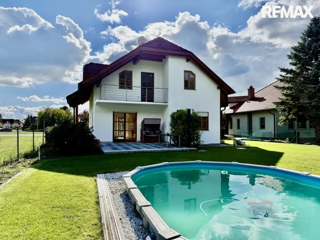 Seenahe Lage mit Badeplatz – Einfamilienhaus am Schloßsee (2. Reihe) inkl. Seezugang, ca. 125 m² Wfl.