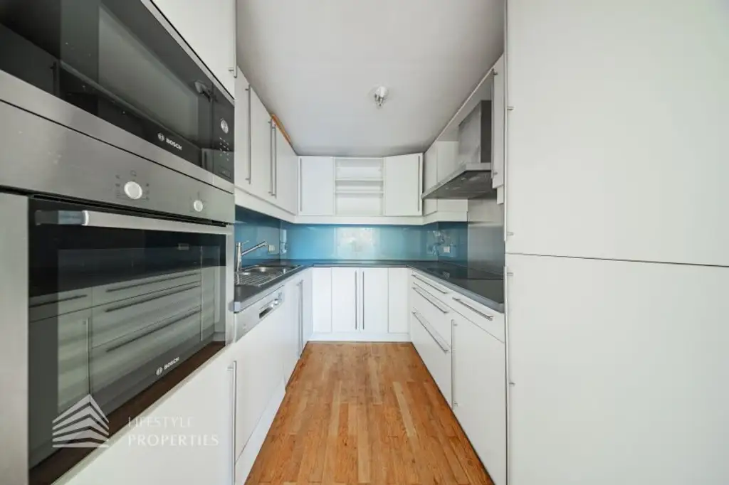 Wunderschöne 4 - Zimmer Wohnung mit Terrasse und 2 Balkonen