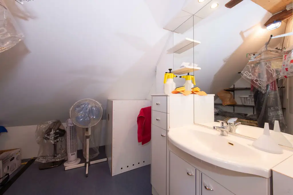 Großzügiges Einfamilienhaus mit viel Platz, hohem Potenzial und hoher Bebauungsdichte – Ideal für Familien oder Investoren