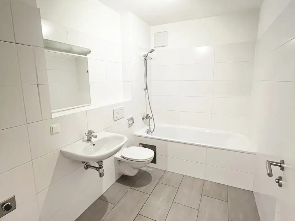 Weitblick über den Dächern Wiens - 2-Zimmer-Wohnung mit Balkon und Innenhofausrichtung