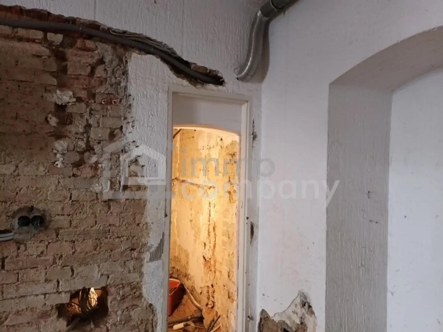 Souterrain Wohnung/Büro in bester Lage mit NIEDRIGEN BK!