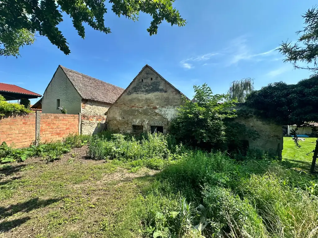 Sanierungsbedürftiger Bauernhof mit großem Grundstück, Stallungen und Stadl – ländlicher Charme mit viel Potential!