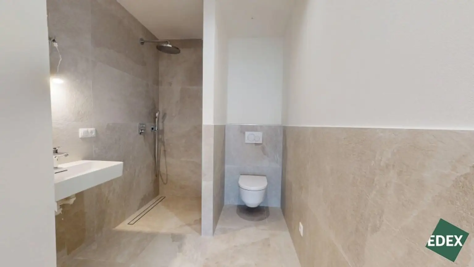 ERSTBEZUG | Traumhafte 2-Zimmer DG-Wohnung mit Loggia & Terrasse in den ruhigen Innenhof