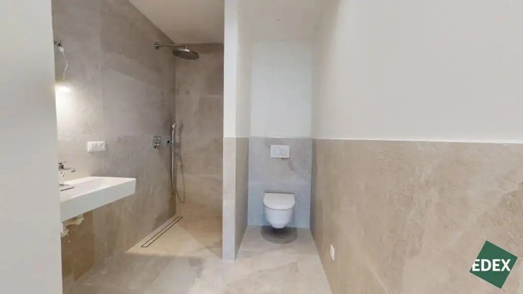 ERSTBEZUG | Traumhafte 2-Zimmer DG-Wohnung mit Loggia & Terrasse in den ruhigen Innenhof