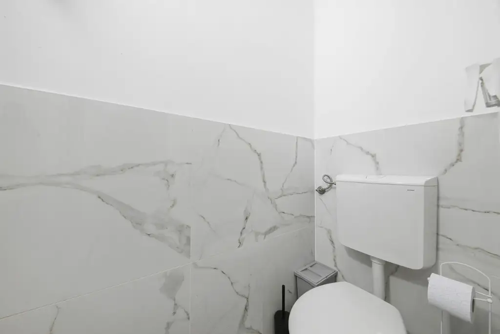 ZENTRUMSNAHE WOHNUNG MIT TERRASSE & BLICK INS GRÜNE - INKL. PKW-STELLPLATZ!