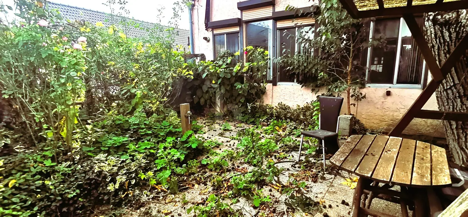 MEHRERE WOHNEINHEITEN MIT EHEMALIGER TISCHLEREI - WOHNEN UND ARBEITEN