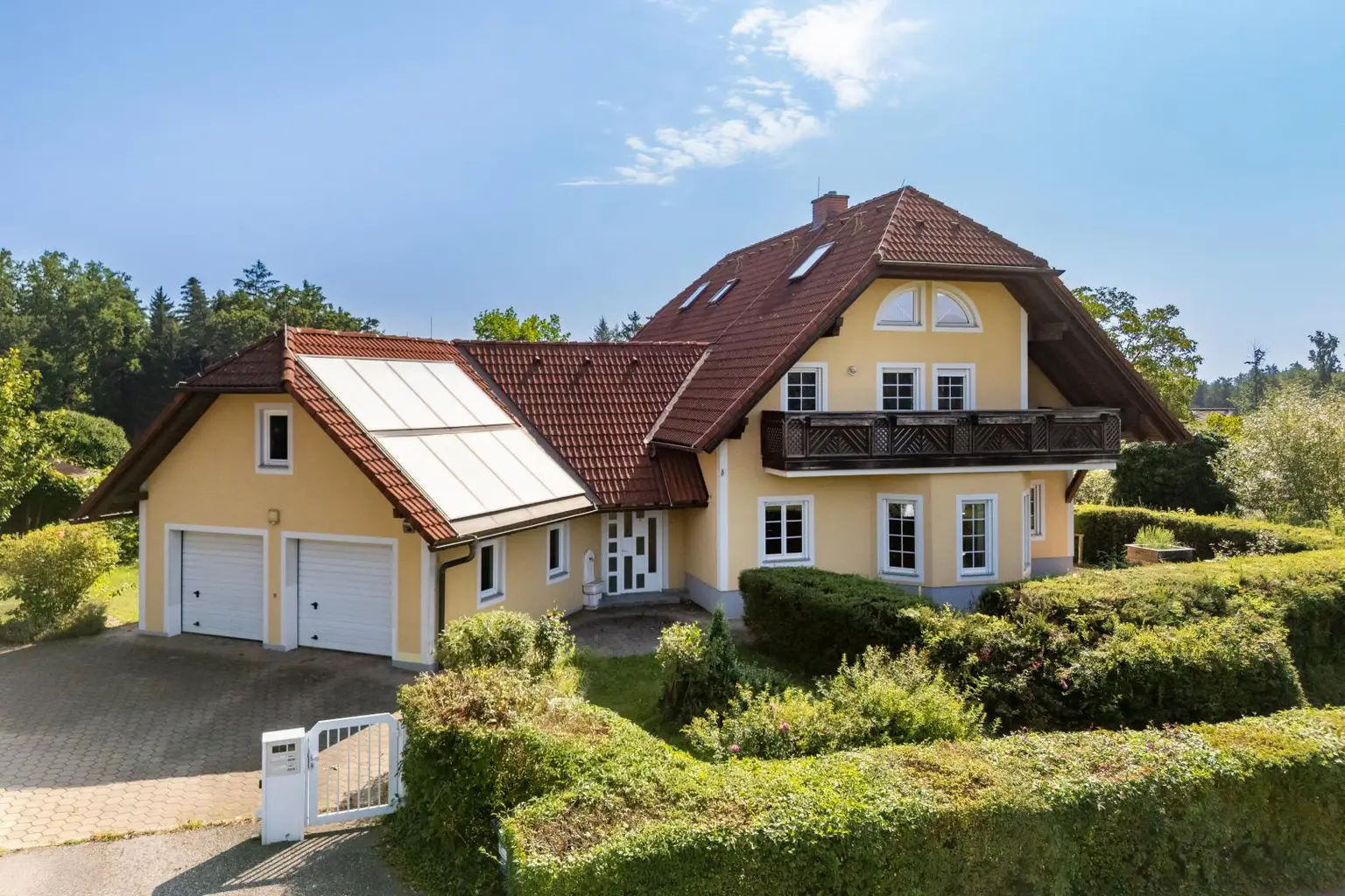 Haus Aussen straßenseitig