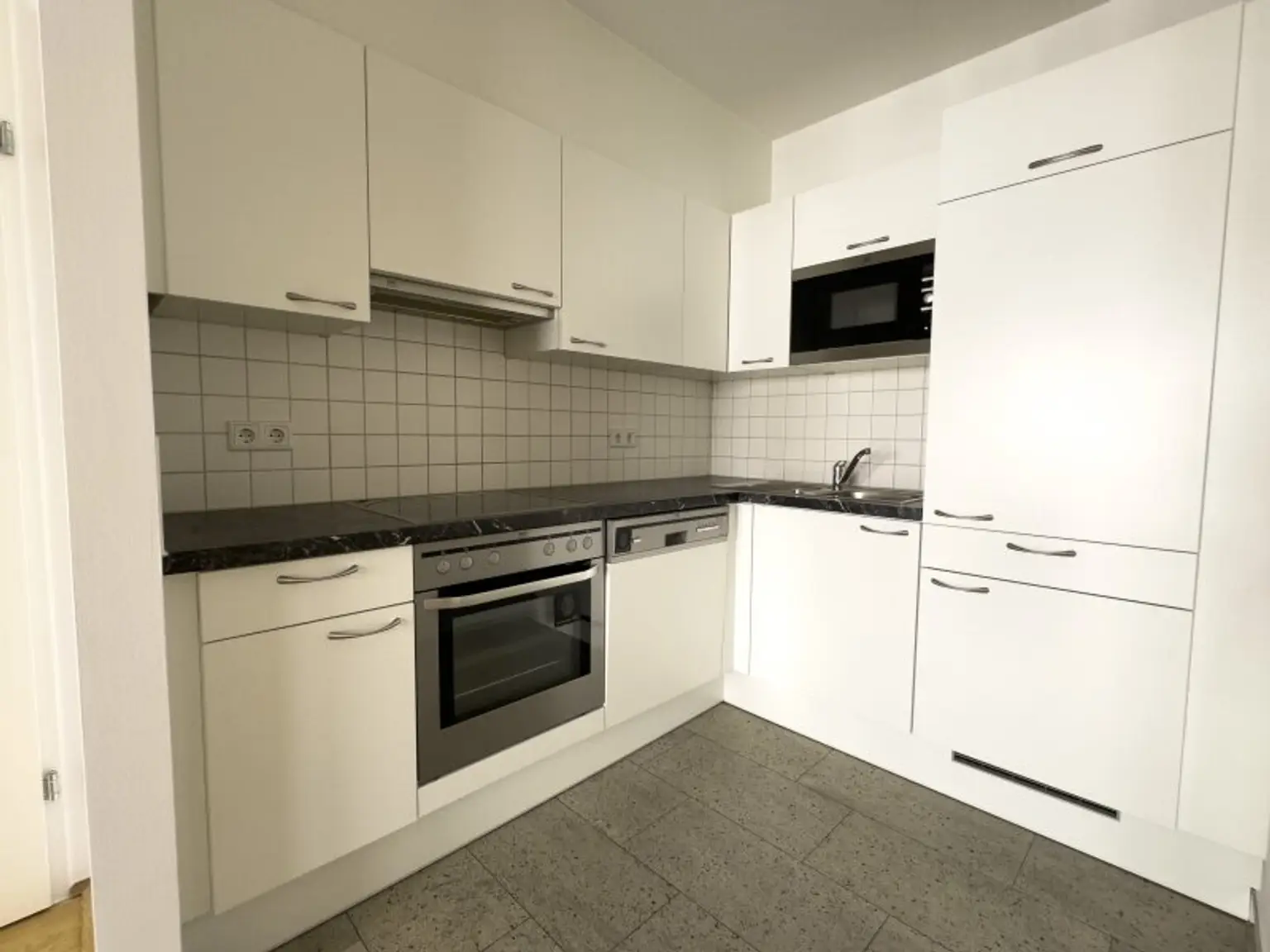 Neubau mit Balkon Richtung Innenhof | Stellplatz im KP inkludiert | ruhig & citynah bei Schmelz/Lugner City
