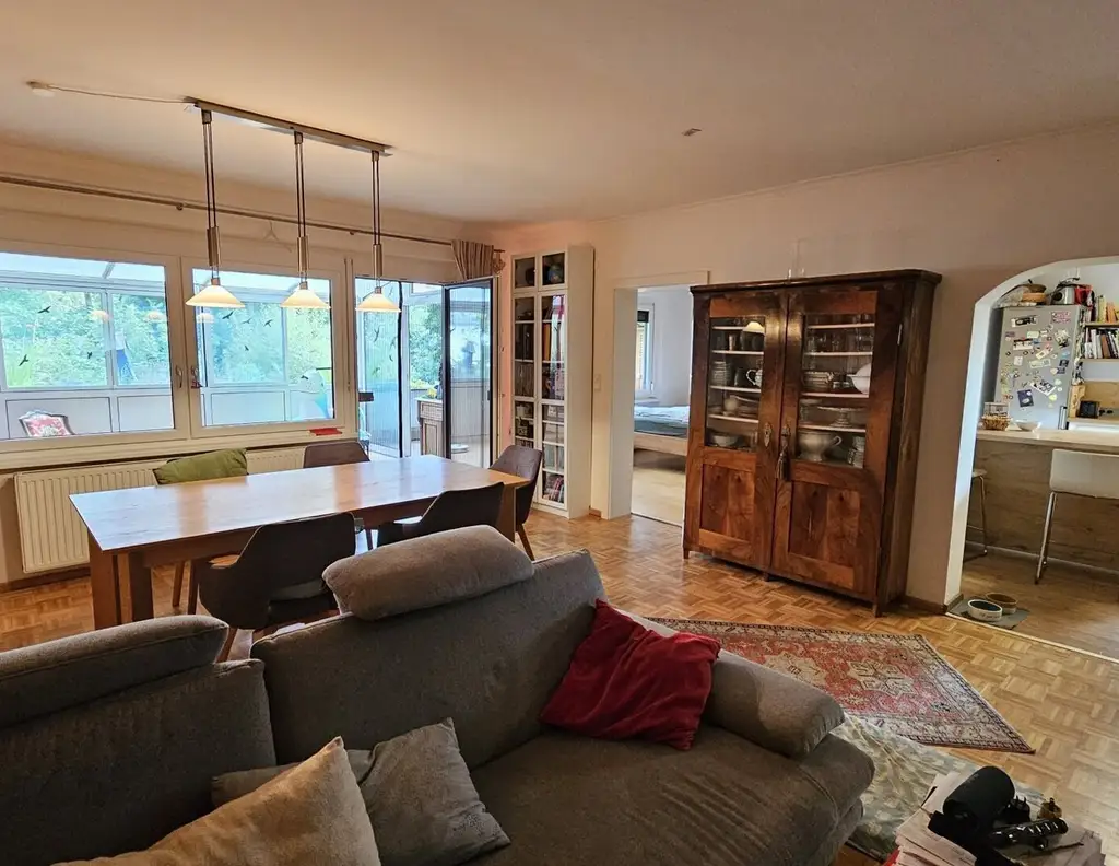Ruhige Lage, großzügig, 4 Zimmer, Küche, Wintergarten, Terrasse, Parkplatz