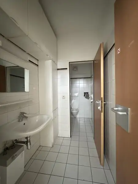 Repräsentative Büro mit Stellplatz- oder Praxisfläche in 1040 Wien