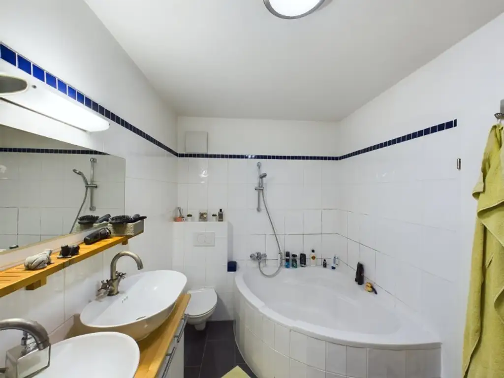 Charmantes Reihenhaus in Laab im Walde – 7 Zimmer, Garten und Garage! Ab € 1.311,--Kreditrate/Monate!!!!
