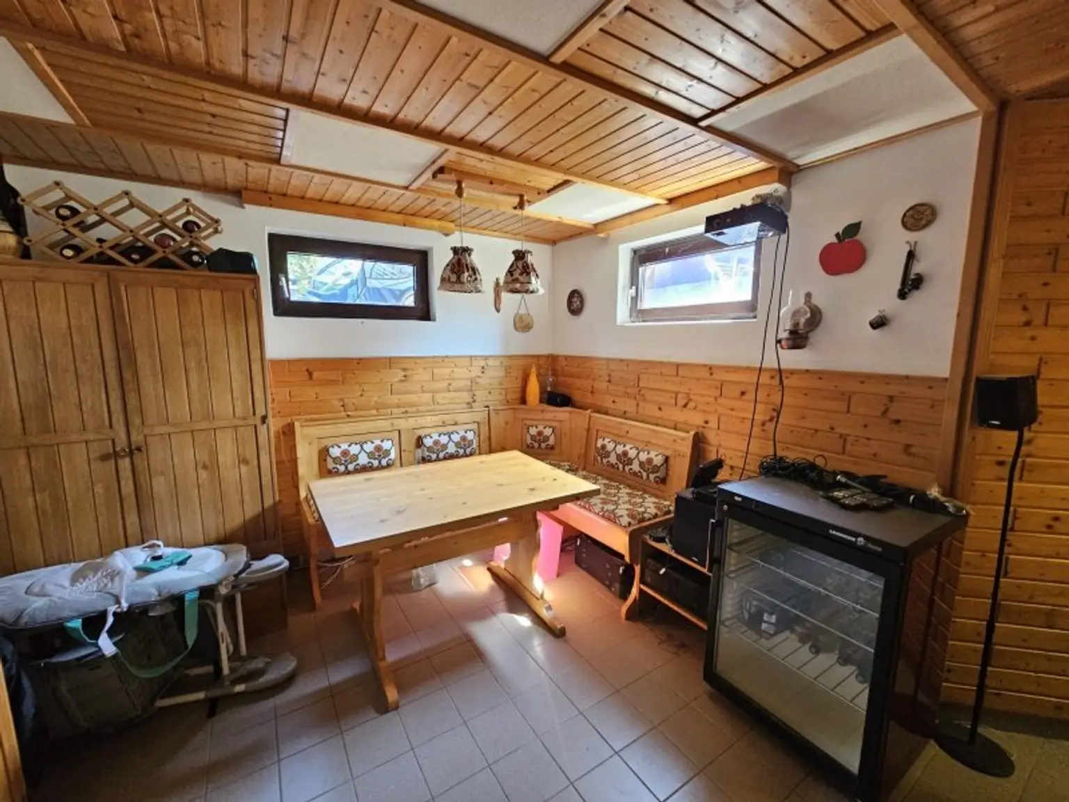 Einfamilienhaus mit Sauna uvm. auf Pachtgrundstück (verlängerbar) in Steinbrunn mit Zugang zum Badeteich!