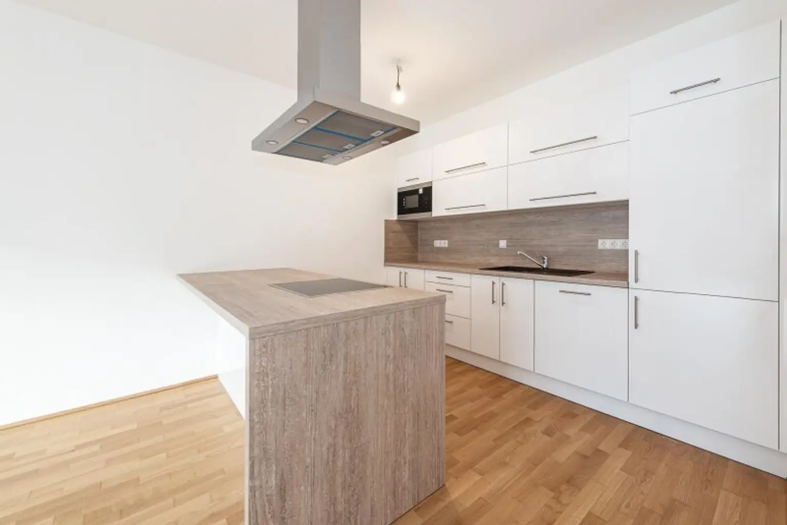 Ab Oktober! Nahe U3! Terrasse mit Weitblick! Prima 3-Zimmer-Wohnung zu vermieten!
