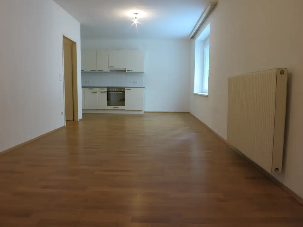 GROSSRAUMGARCONNIERE mit 2 BÄDERN zur unbefristeten Anmietung