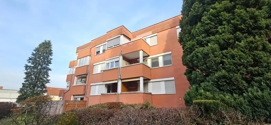 4- Zimmer Wohnung mit Balkon in urbaner Lage!