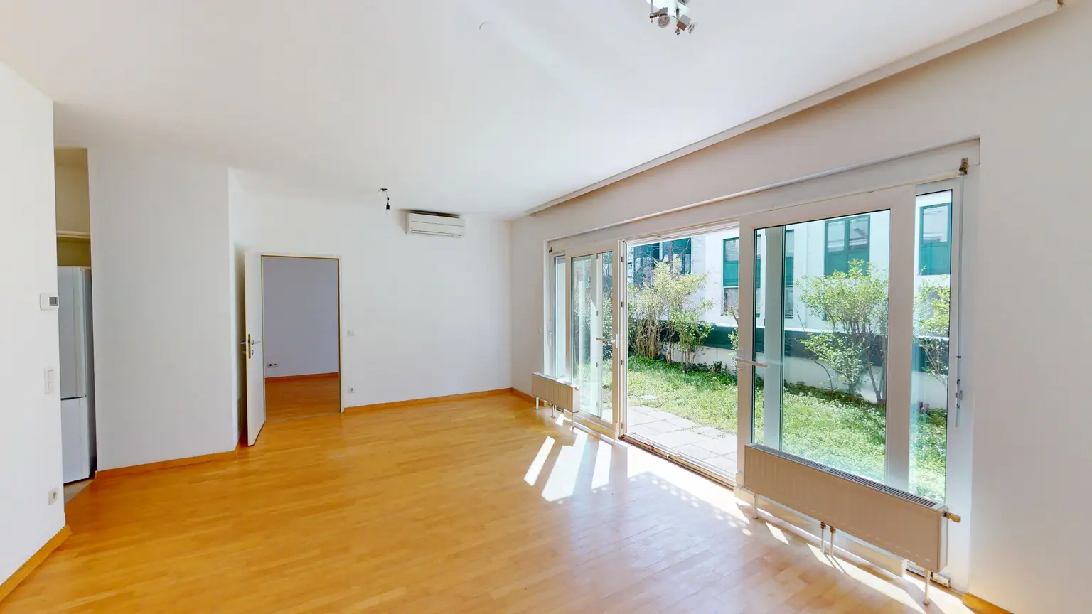 Döblinger Hauptstraße I Gartenwohnung mit Garage und Pool