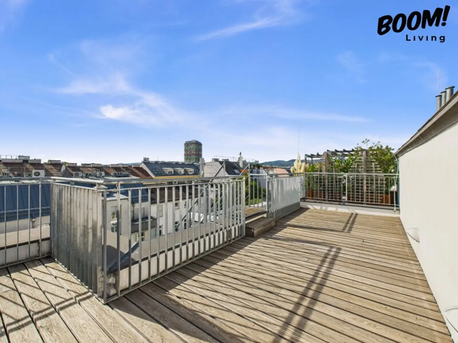 Helle 3-Zimmer-Dachgeschosswohnung mit großer Terrasse in 1200 Wien