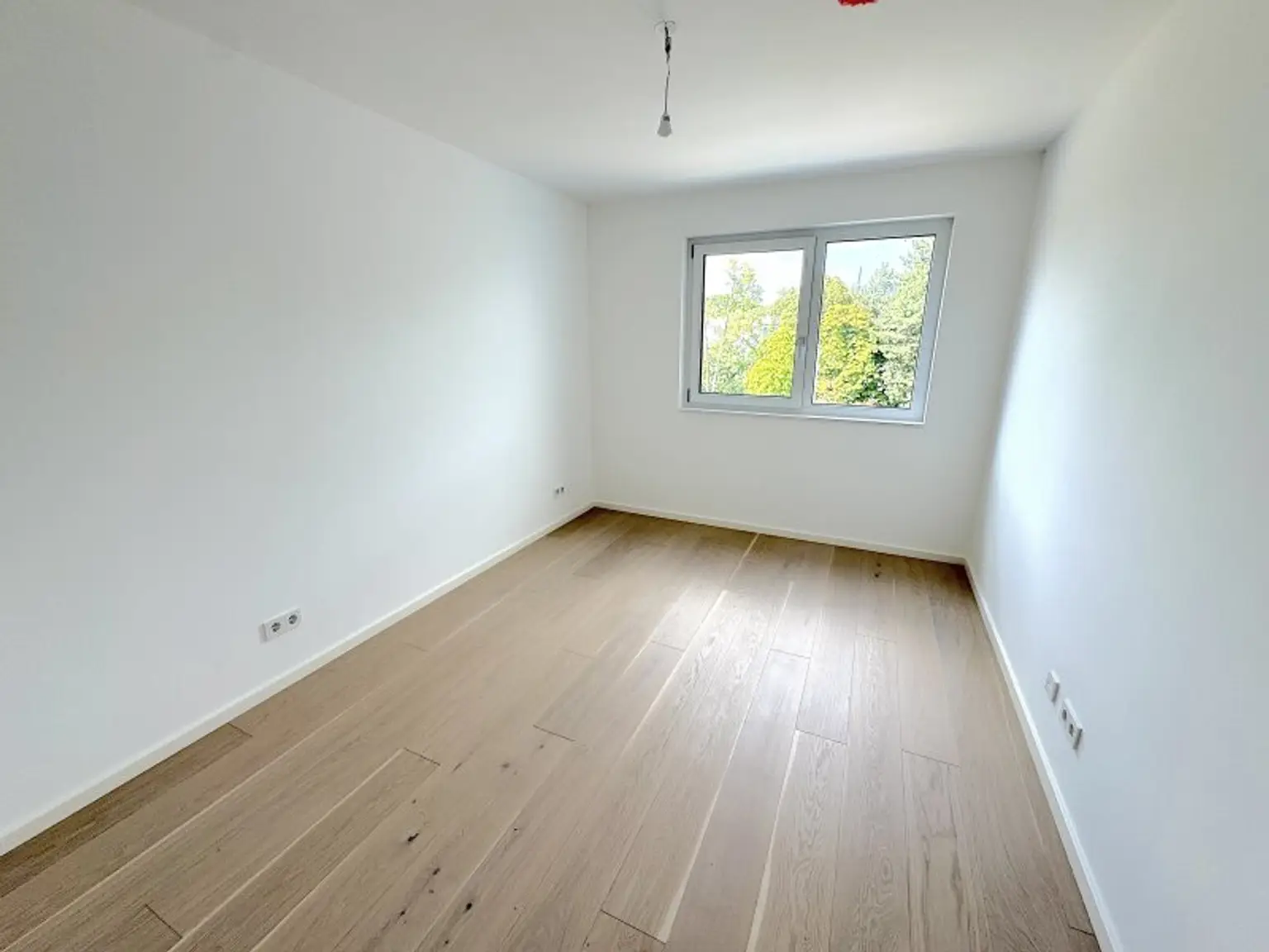EIGENGRUND NÄHE ALTE DONAU – FREIFLÄCHEN - LUFTWÄRMEPUMPE – KELLER – GARAGE – U-BAHN!