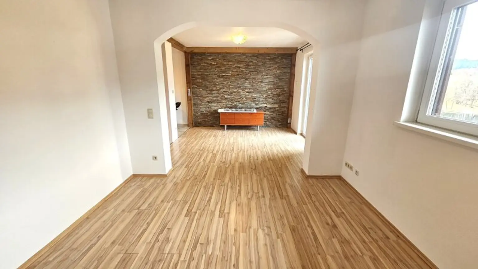 Wohn-/Esszimmer - Wohnung - Seeboden - miete