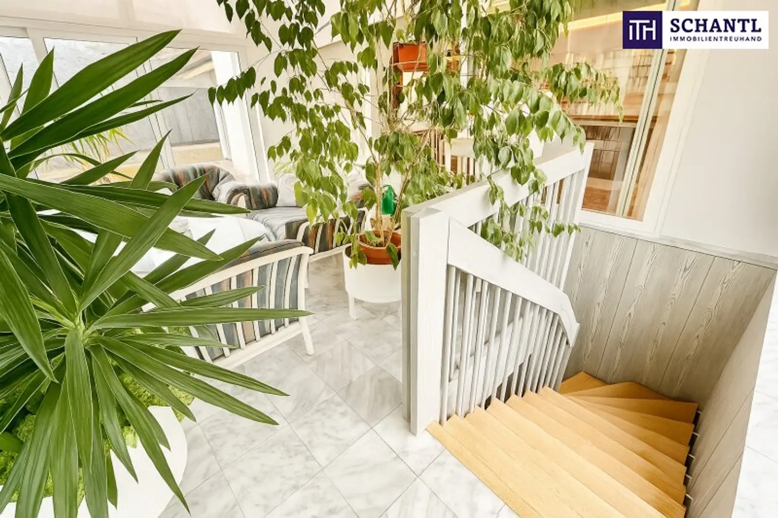 Traumhafter Bungalow mit Indoor-Pool, Weinkeller & großem Garten auf Eigengrund