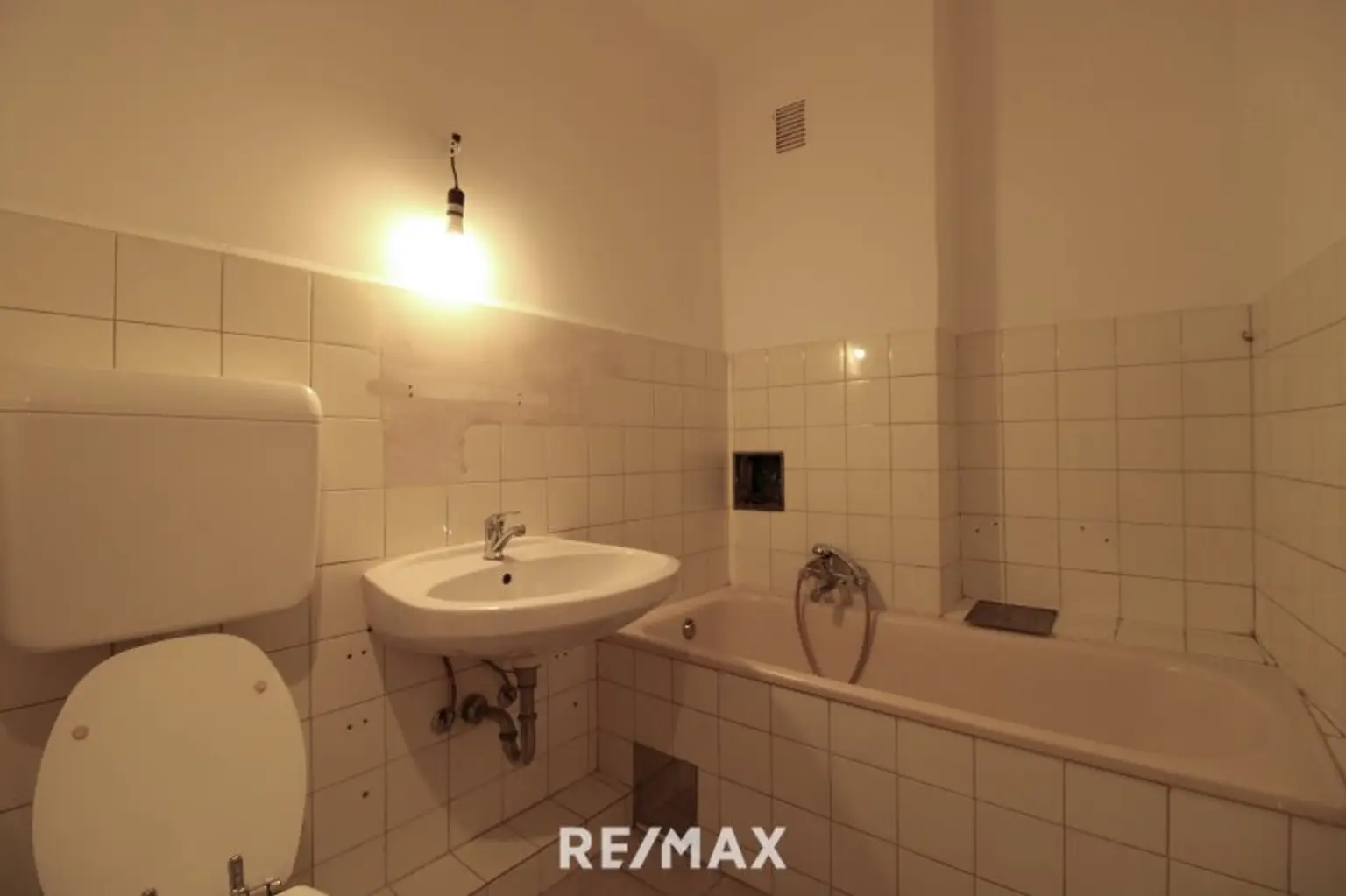 Helle 2-Zimmer-Wohnung mit Freifläche – ideal zur Sanierung