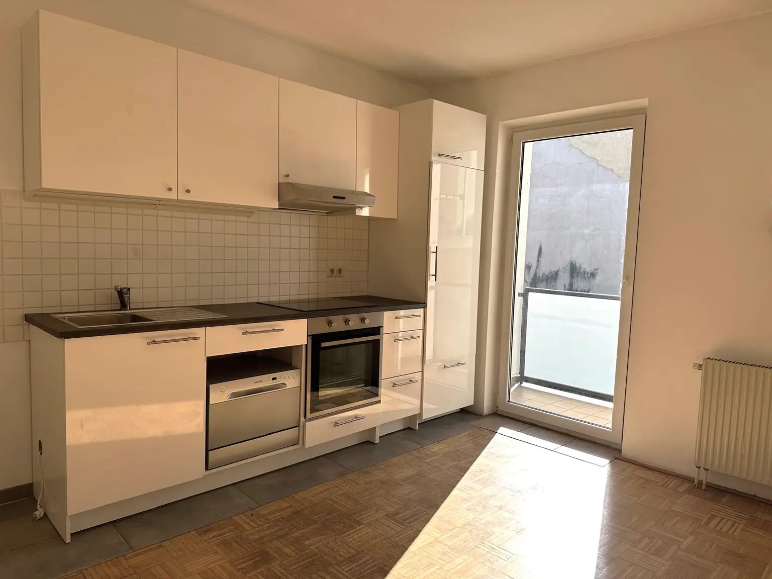 Eigennutzung oder Vermietung: 2- Zimmerwohnung mit Süd-Loggia nahe U1 Reumannplatz