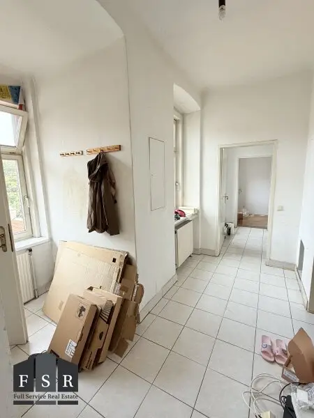 Lichtdurchflutete 4,5 Zimmer Wohnung - SANIERUNGSBEDÜRFTIG & BALKONANBAU möglich