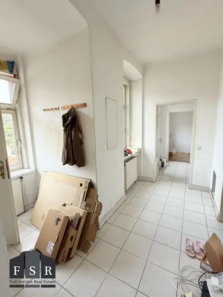 Lichtdurchflutete 4,5 Zimmer Wohnung - SANIERUNGSBEDÜRFTIG & BALKONANBAU möglich