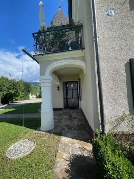 Traumwohnung in historischer Villa!