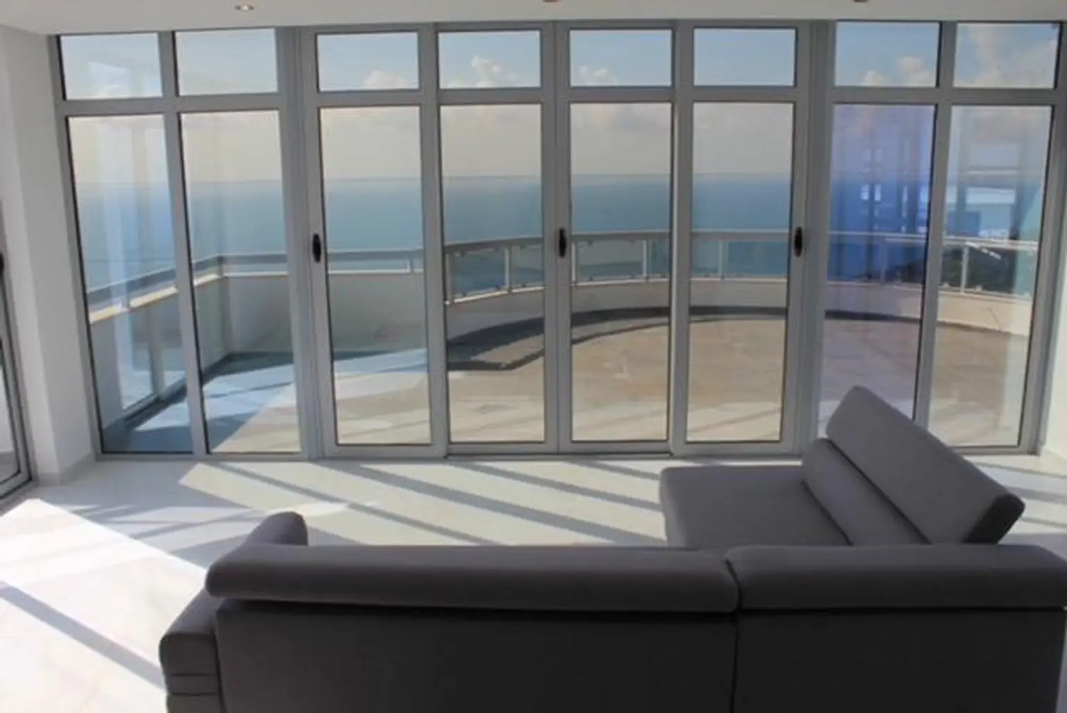 Großzügiges Penthouse mit herrlichem Meerblick in Toplage