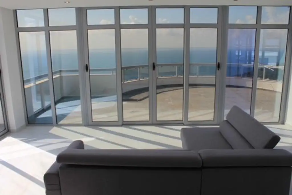 Großzügiges Penthouse mit herrlichem Meerblick in Toplage
