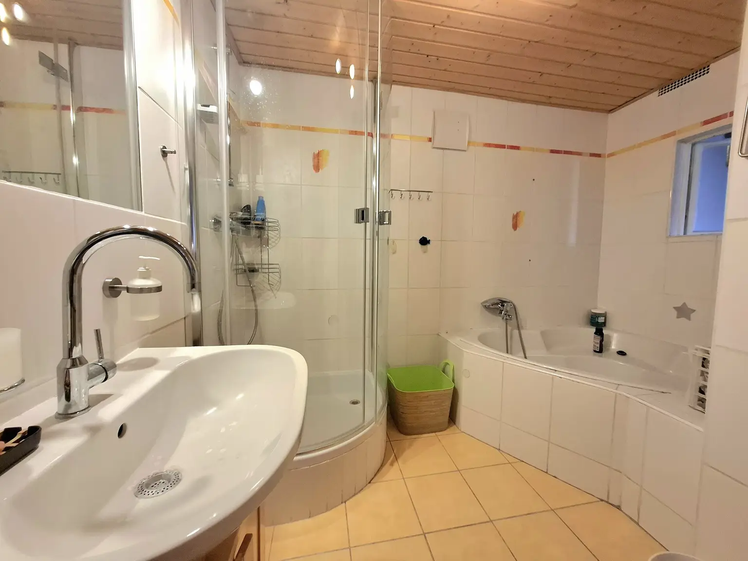 Vielseitig nutzbare Liegenschaft mit ausreichend Platz und herrlichem Blick auf die Hohe Wand