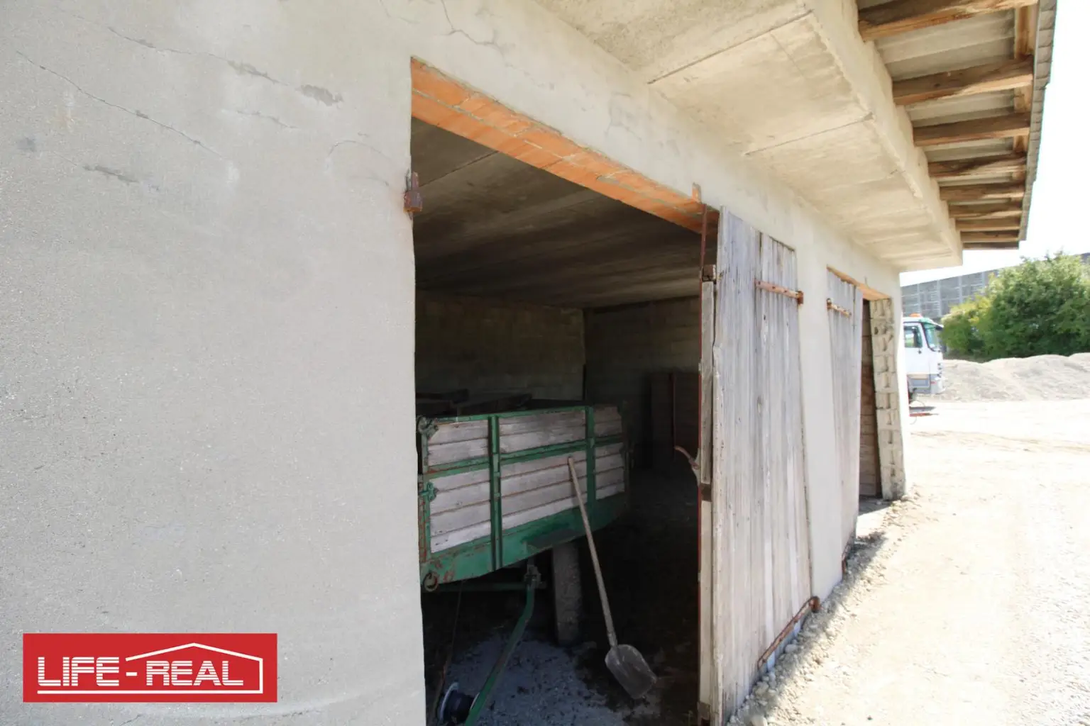 Außenlagerfläche mit Garage im Ennshafen!