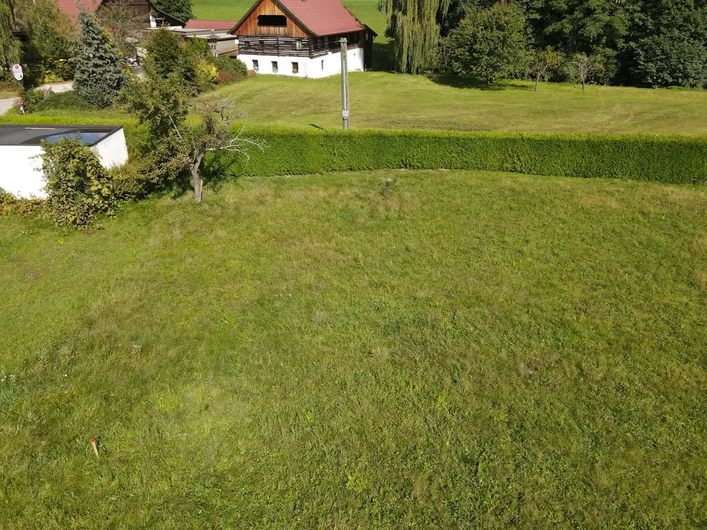Sonniges Grundstück mit Plus an Potenzial