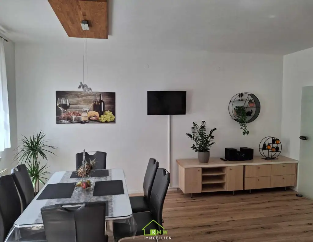 Rendite oder Eigennutzen: Saniertes Wohnhaus mit 4 Einheiten in ruhiger Lage