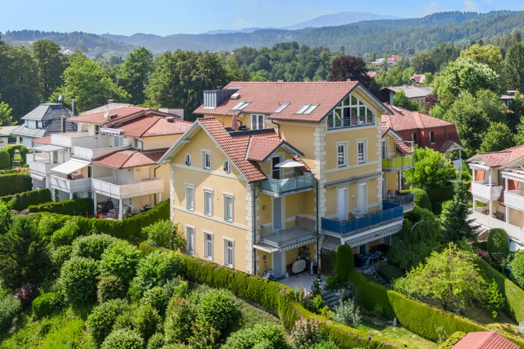 Seeblick-Wohnung in charmanter Villa