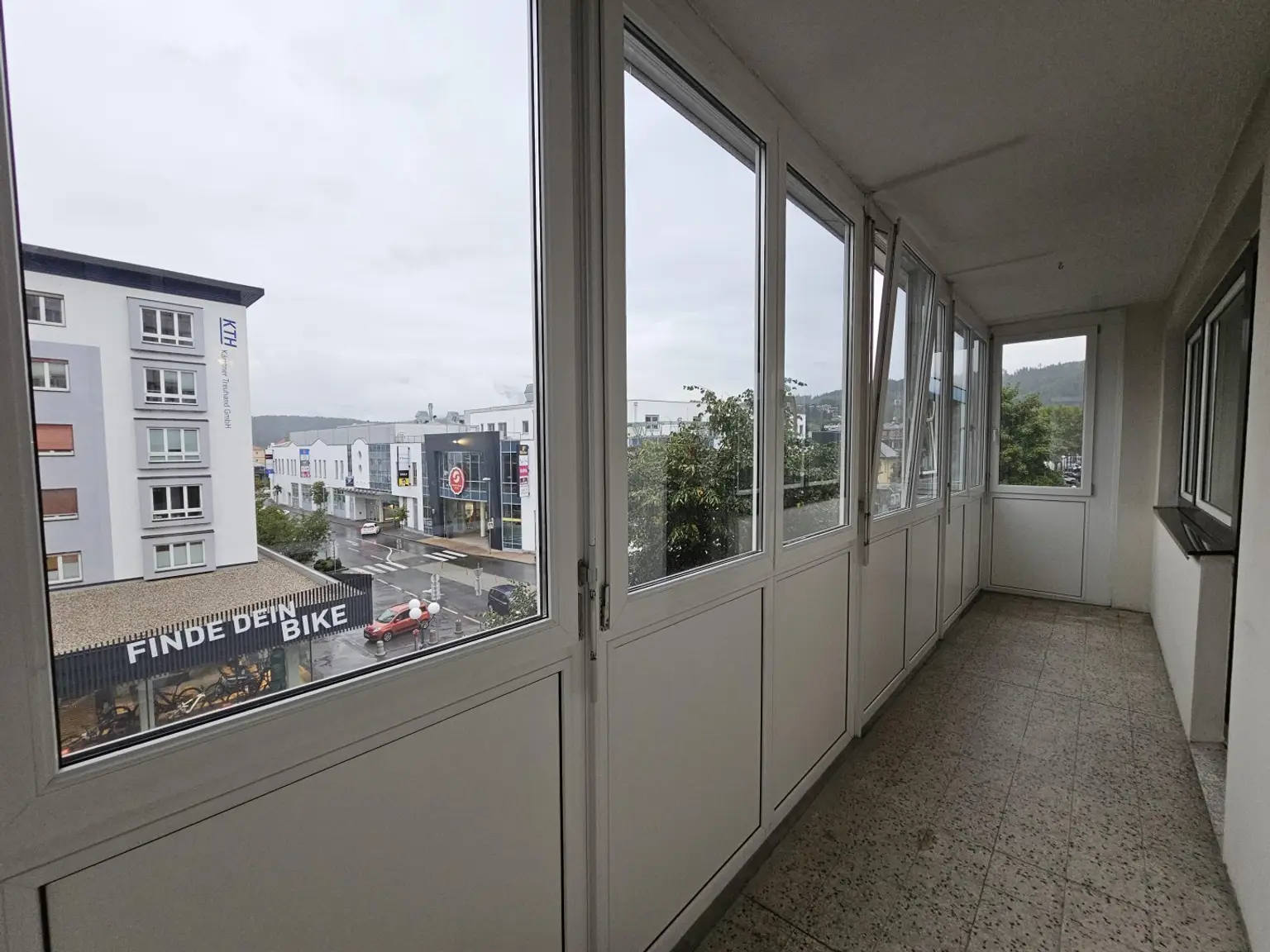 verglaste Loggia mit Ausblick