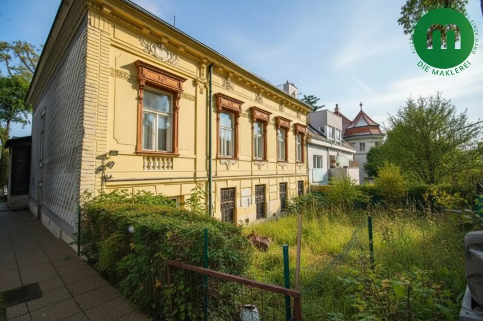 Altbauvilla aus der Jahrhundertwende mit großzügiger Liegenschaft