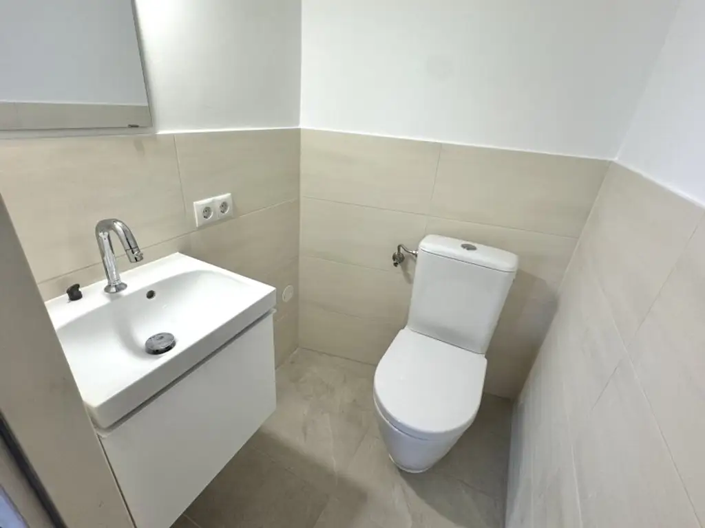 Residieren mit Blick ins Grüne - renovierte Dachgeschosswohnung mit 2 Terrassen - U4 Ober St. Veit
